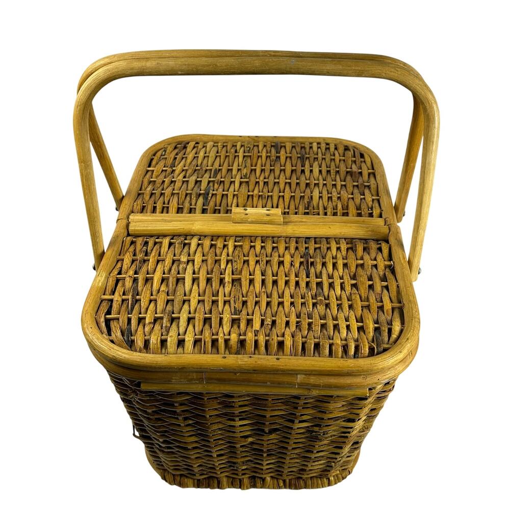 Wicker Vintage Picnic Basket Lined with Double Handles - Picture 6 of 14